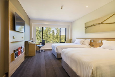Crowne Plaza Canberra, An IHG Hotel - Winery Find 32