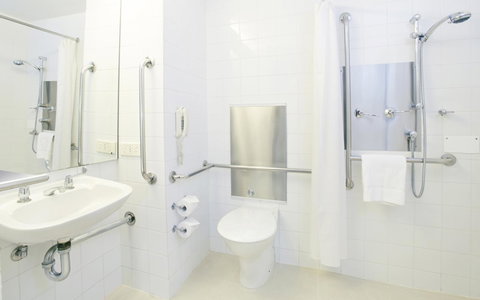 Crowne Plaza Canberra, An IHG Hotel - Winery Find 24