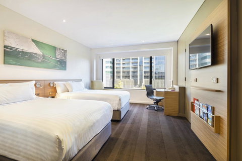 Crowne Plaza Canberra, An IHG Hotel - Winery Find 31