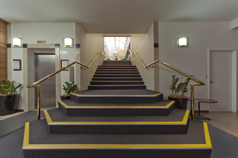 Madison Capital Executive Apartments - Winery Find 9