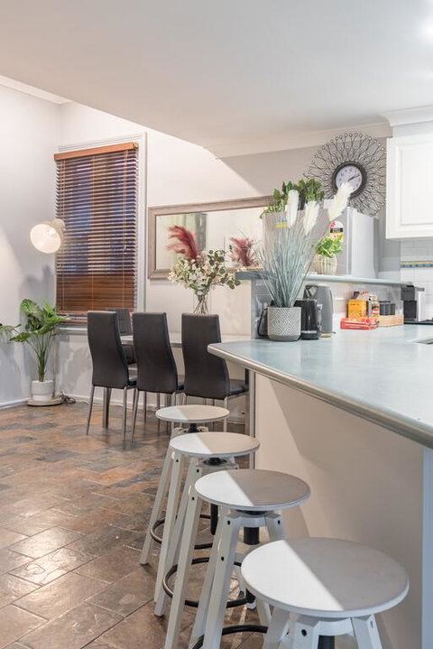 Boutique Private Rm Situated In The Heart Of Burwood2 - Winery Find 3