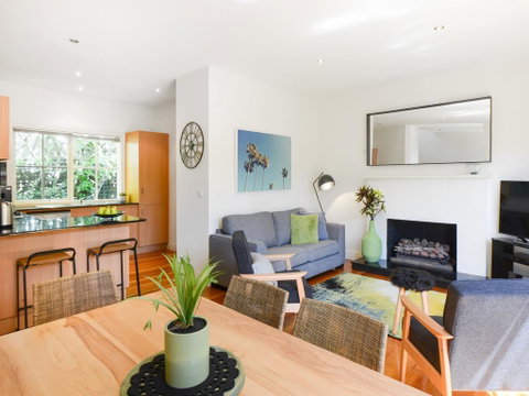 Boutique Stays - Brighton Abode - Winery Find 0