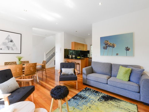Boutique Stays - Brighton Abode - Winery Find 3