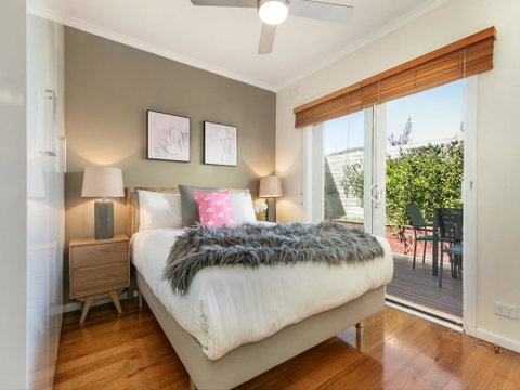 Boutique Stays - Sandy Breeze 3 - Winery Find 3