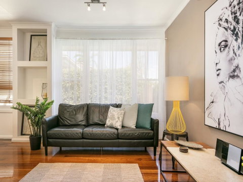 Boutique Stays - Sandy Breeze 3 - Winery Find 1
