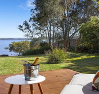 Braeside - waterfront fireplace - Winery Find