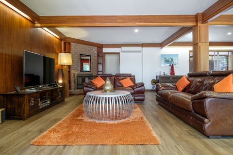 Brookfield Retreat - Large Holiday Home / Group Accommodation - Winery Find 2