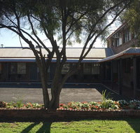 Bryants Motel - Winery Find