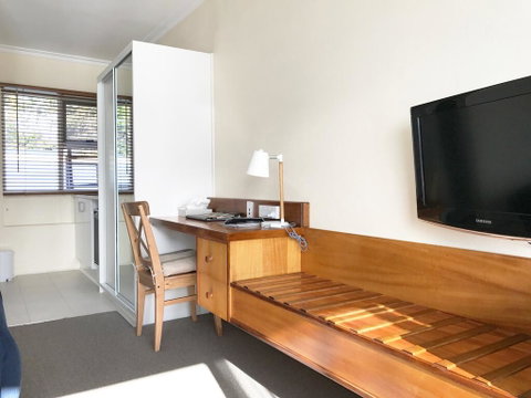 Burnie Airport Motel - Winery Find 3