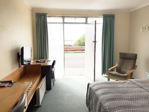 Burnie Airport Motel - Winery Find 2