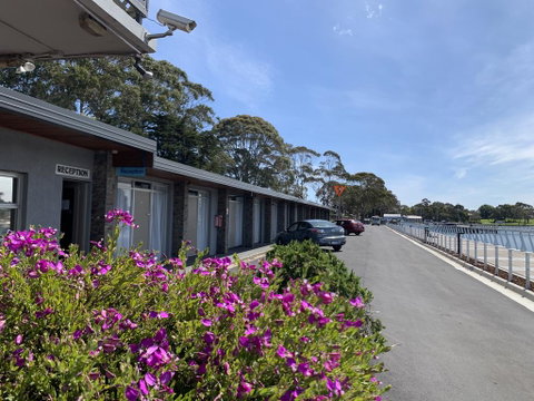 Burnie Airport Motel - Winery Find 0