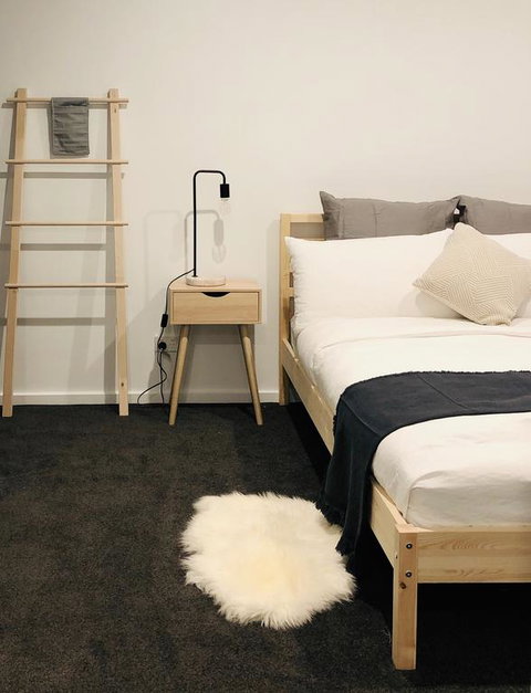 Canberra CBD Apartment 2BR 2BA 1Carpark - Winery Find 3