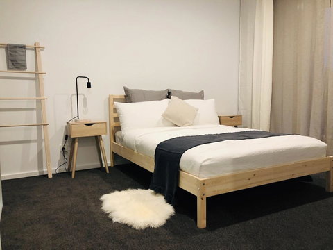 Canberra CBD Apartment 2BR 2BA 1Carpark - Winery Find 1