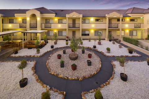 Canberra Parklands Central Apartment Hotel - Winery Find 2
