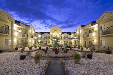 Canberra Parklands Central Apartment Hotel - Winery Find 1