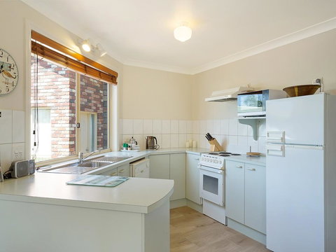 Captain's Quarters Bermagui - Winery Find 1