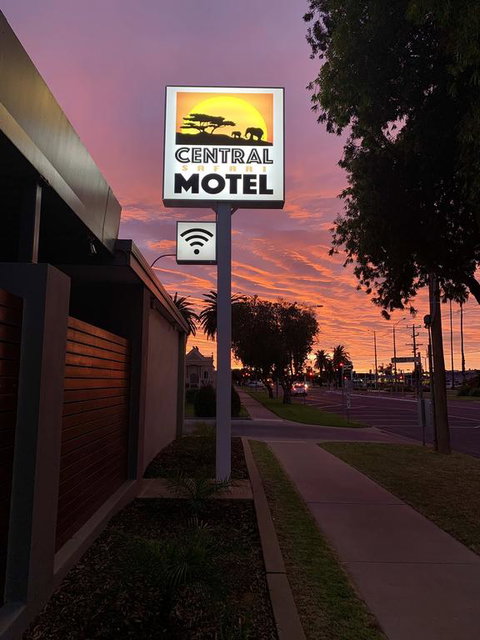 Central Motel Mildura - Winery Find 3
