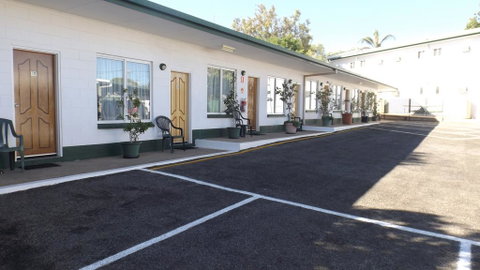 Central Point Motel - Winery Find 0