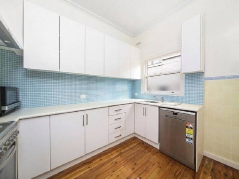 Charming & Cosy Home With City Views - Winery Find 1