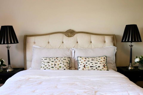 Charming & Cosy Home With City Views - Winery Find 3