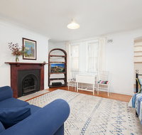 Charming Centrally Located 2 Bedroom Accommodation - Winery Find