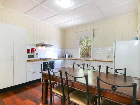 Charming Characterful Rustic-style Home Near The Gabba - Winery Find 1