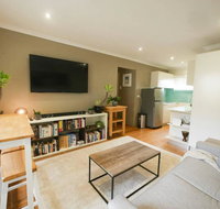 Chic Pet Friendly  500m to the Beach w/ parking - Winery Find