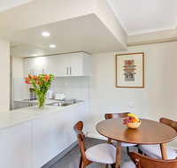 City apartment at College St - Winery Find
