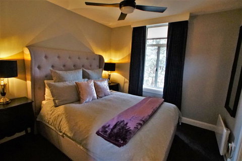 City Life Apartment-full Kitchen & Separate Bedroom - Winery Find 3