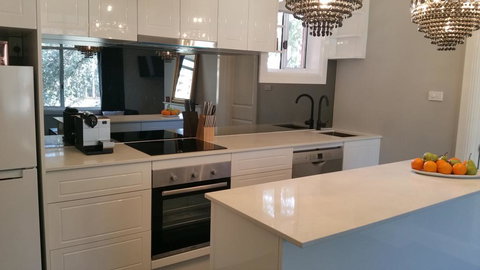 City Life Apartment-full Kitchen & Separate Bedroom - Winery Find 2
