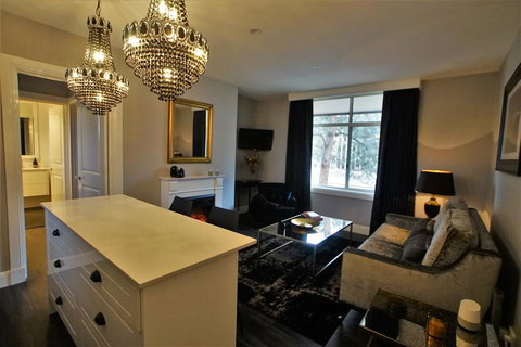 City Life Apartment-full Kitchen & Separate Bedroom - Winery Find 0