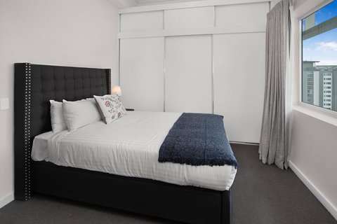 City-Centre Apartment With River Views And Balcony - Winery Find 1