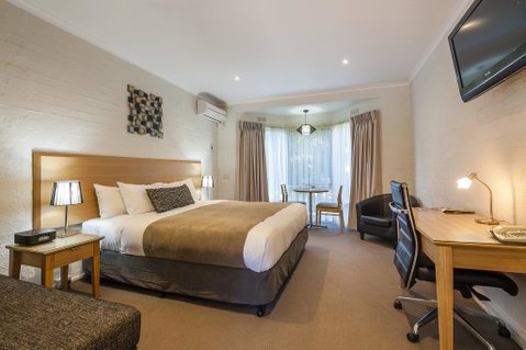 Comfort Inn Coach & Bushmans - Winery Find 1