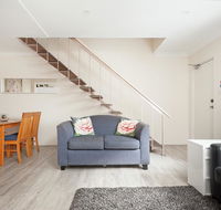 Comfy Convenient Homebush West 300 steps train - Winery Find