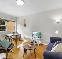 Comfy one-bedroom unit between city and airport - Winery Find
