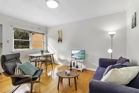 Comfy One-bedroom Unit Between City And Airport - Winery Find 0