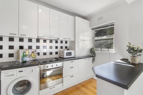 Comfy One-bedroom Unit Between City And Airport - Winery Find 1