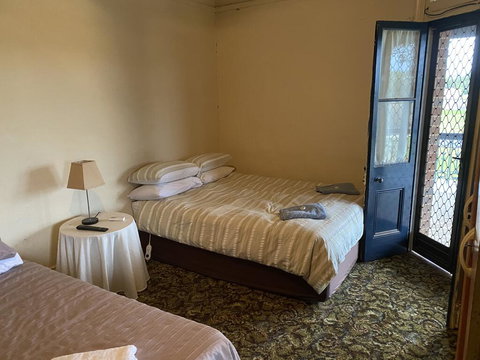 Commercial Hotel Curlewis - Winery Find 2