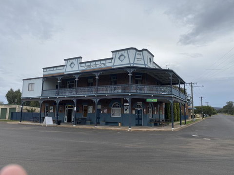 Commercial Hotel Curlewis - Winery Find 0