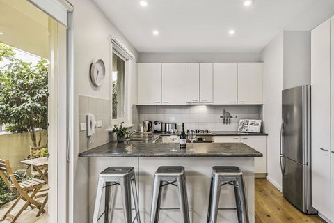 Convenient And Quiet In Sophisticated Malvern - Winery Find 1