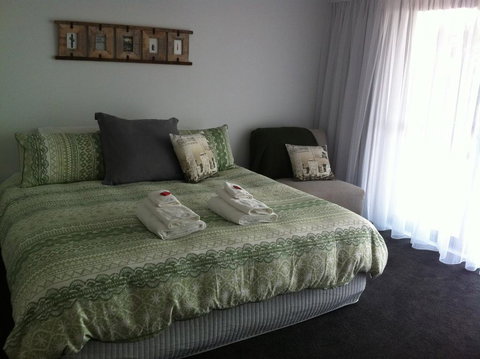 Corinella On The Esplanade Bed & Breakfast - Winery Find 2