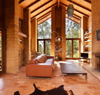 Corymbia Cottage - unique quirky private a guest favourite - Winery Find