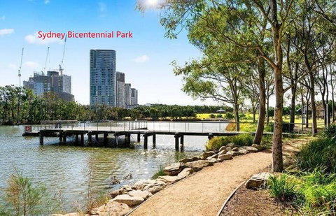 Cozy Spacious Home In Sydney Olympic Park - Winery Find 0