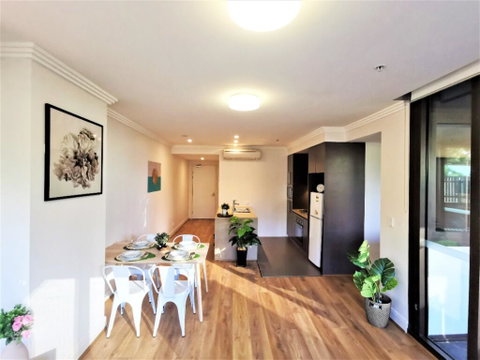 Cozy Spacious Home In Sydney Olympic Park - Winery Find 3