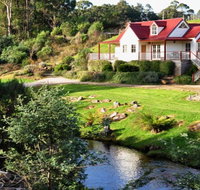 Crabtree Riverfront Cottages - Winery Find