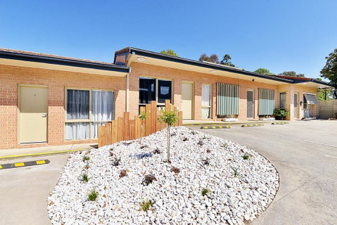 Cranbourne Motor Inn - Winery Find 0