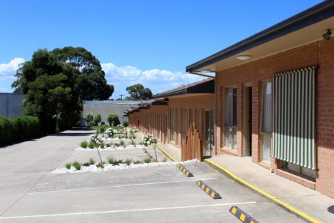 Cranbourne Motor Inn - Winery Find 3