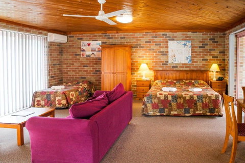 Crescent Head Resort & Conference Centre - Winery Find 3