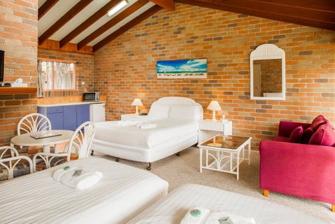 Crescent Head Resort & Conference Centre - Winery Find 1