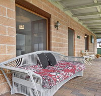 Cudgee - quaint cottage with separate cabin - Winery Find